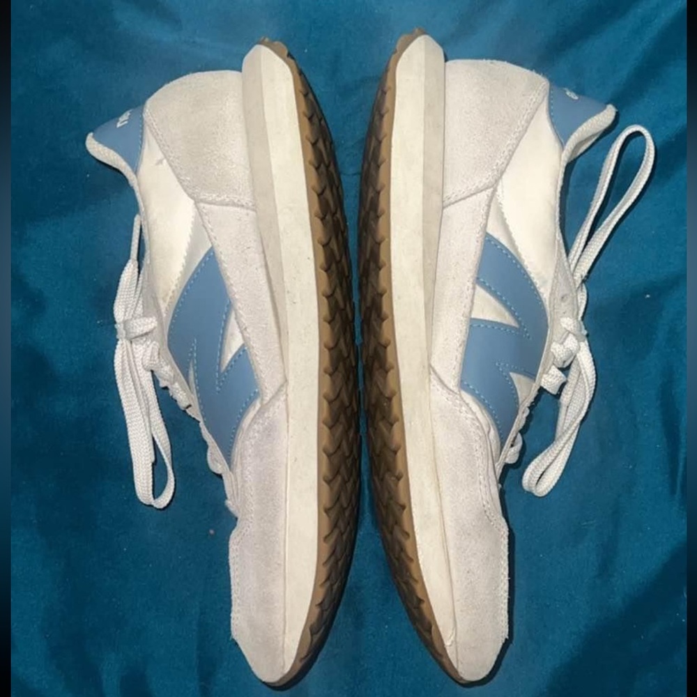 New Balance size 6.5M/8W - Picture 3 of 4
